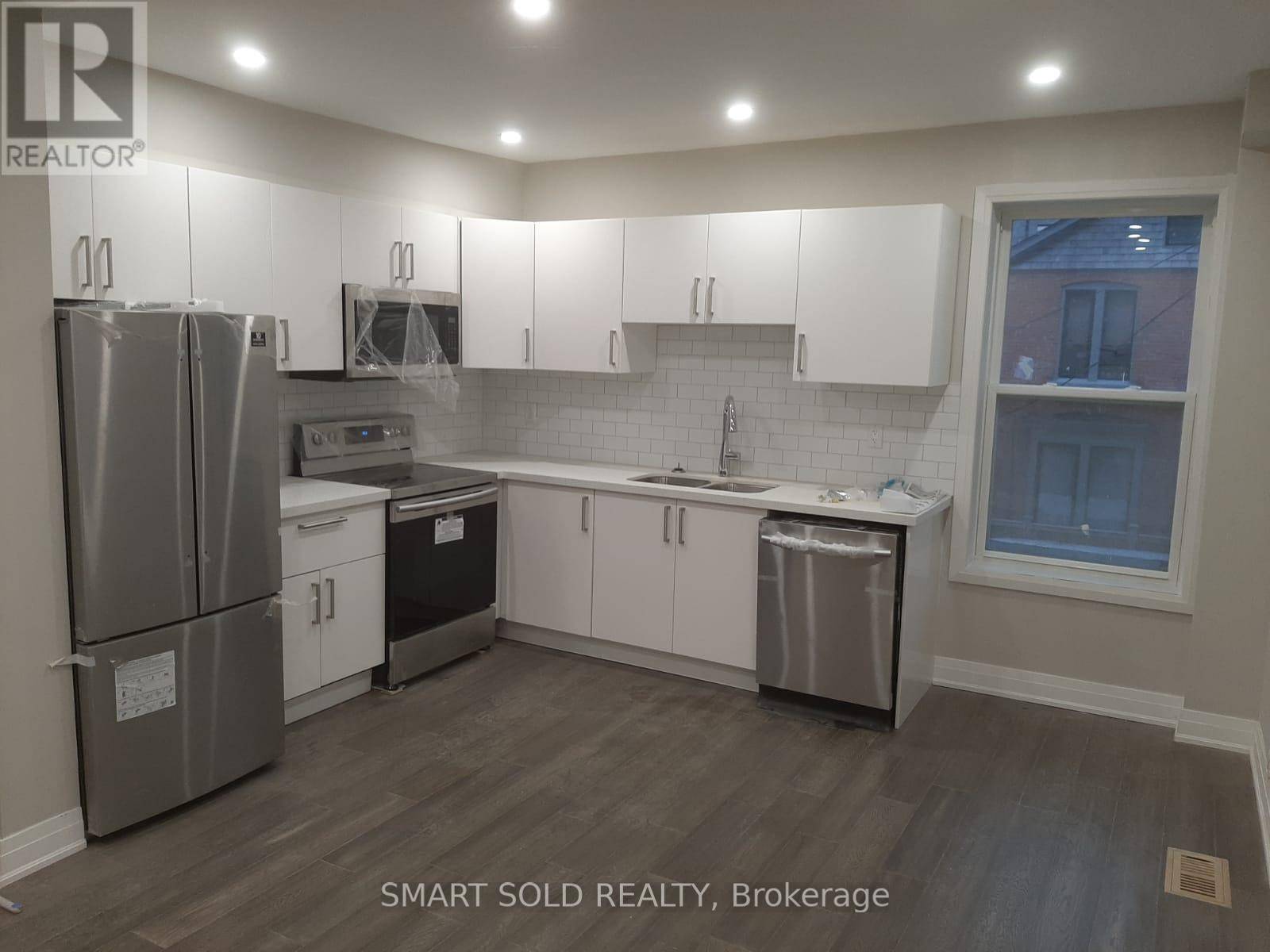 Toronto (palmerston-little Italy), ON M6H2T1,138 DELAWARE AVENUE