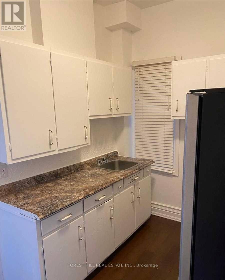 Toronto (palmerston-little Italy), ON M6G3K2,625 CRAWFORD STREET