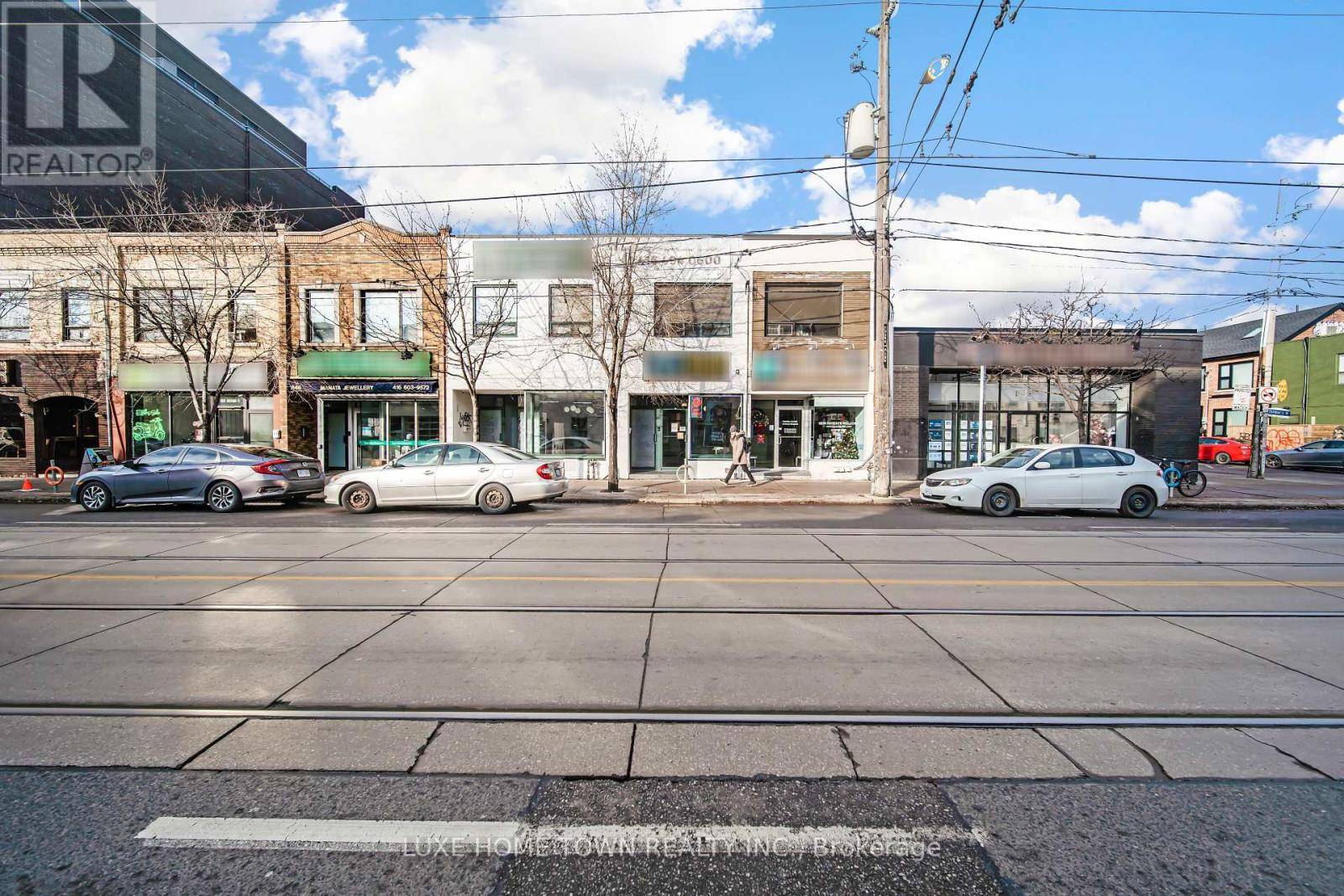 Toronto (trinity-bellwoods), ON M6J1V5,844 DUNDAS STREET W