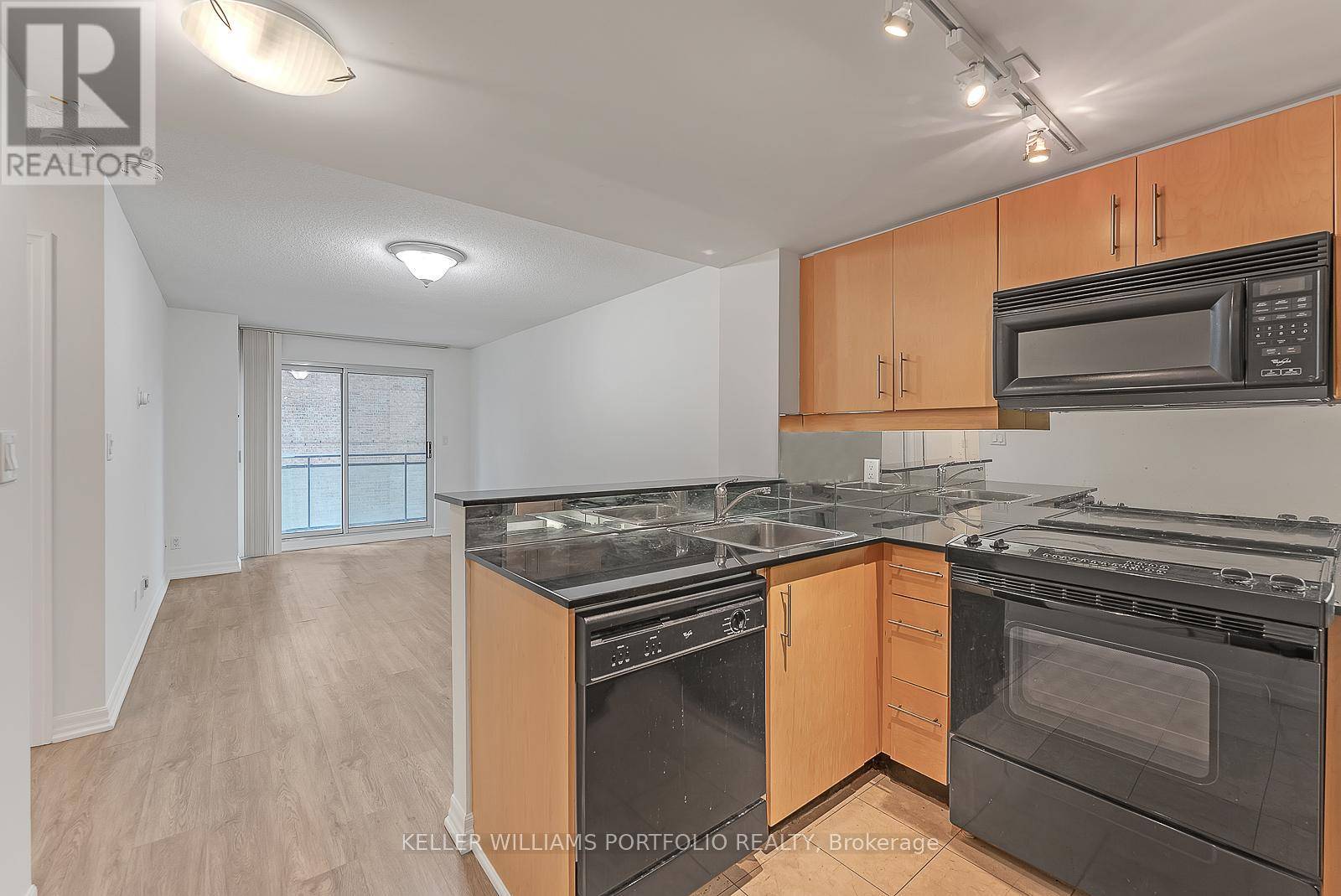 Toronto (rosedale-moore Park), ON M4W3Y2,300 Bloor ST East #812