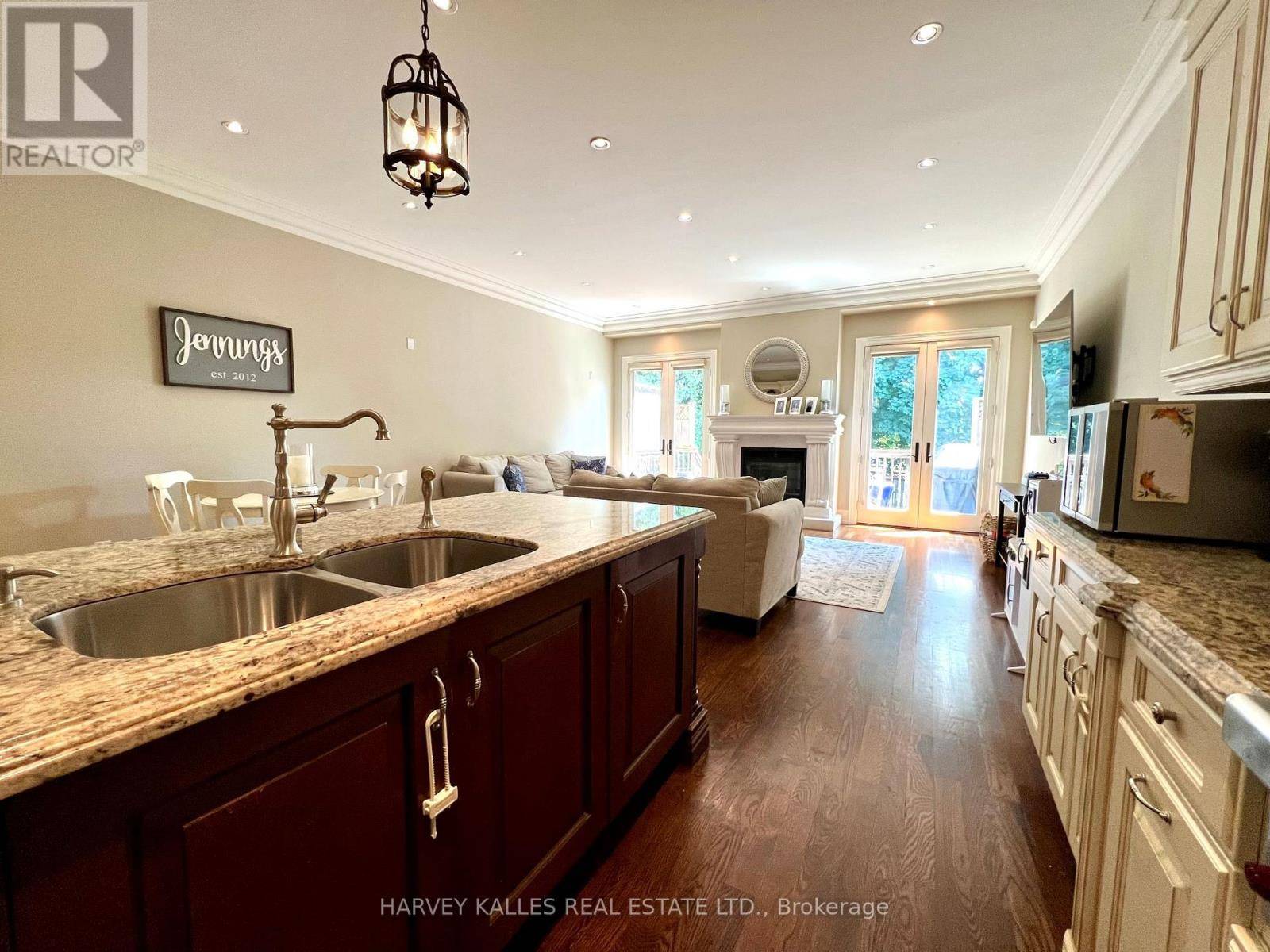 Toronto (bedford Park-nortown), ON M5M2B9,411 DELORAINE AVENUE
