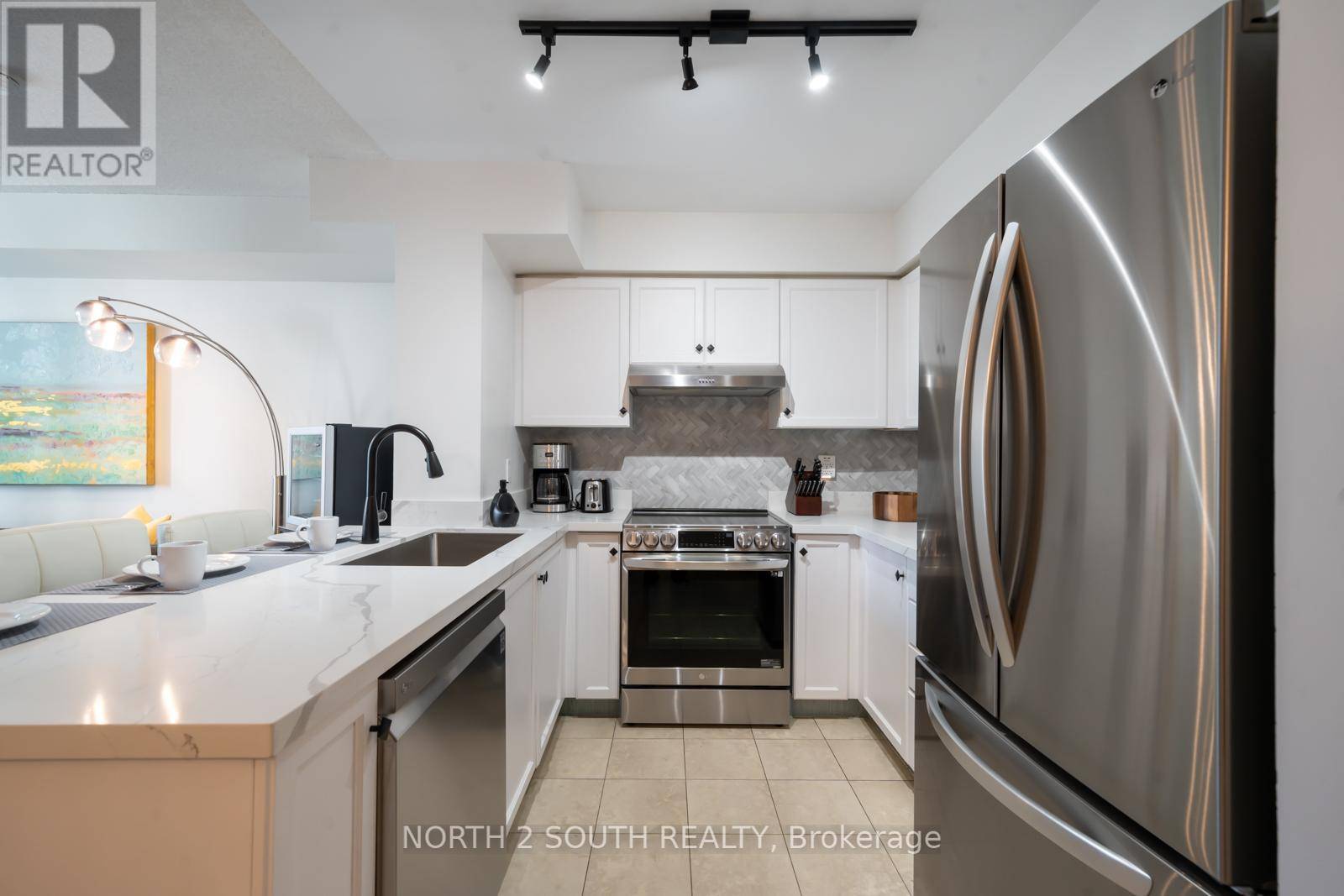 Toronto (moss Park), ON M5A4R3,323 Richmond ST East #214