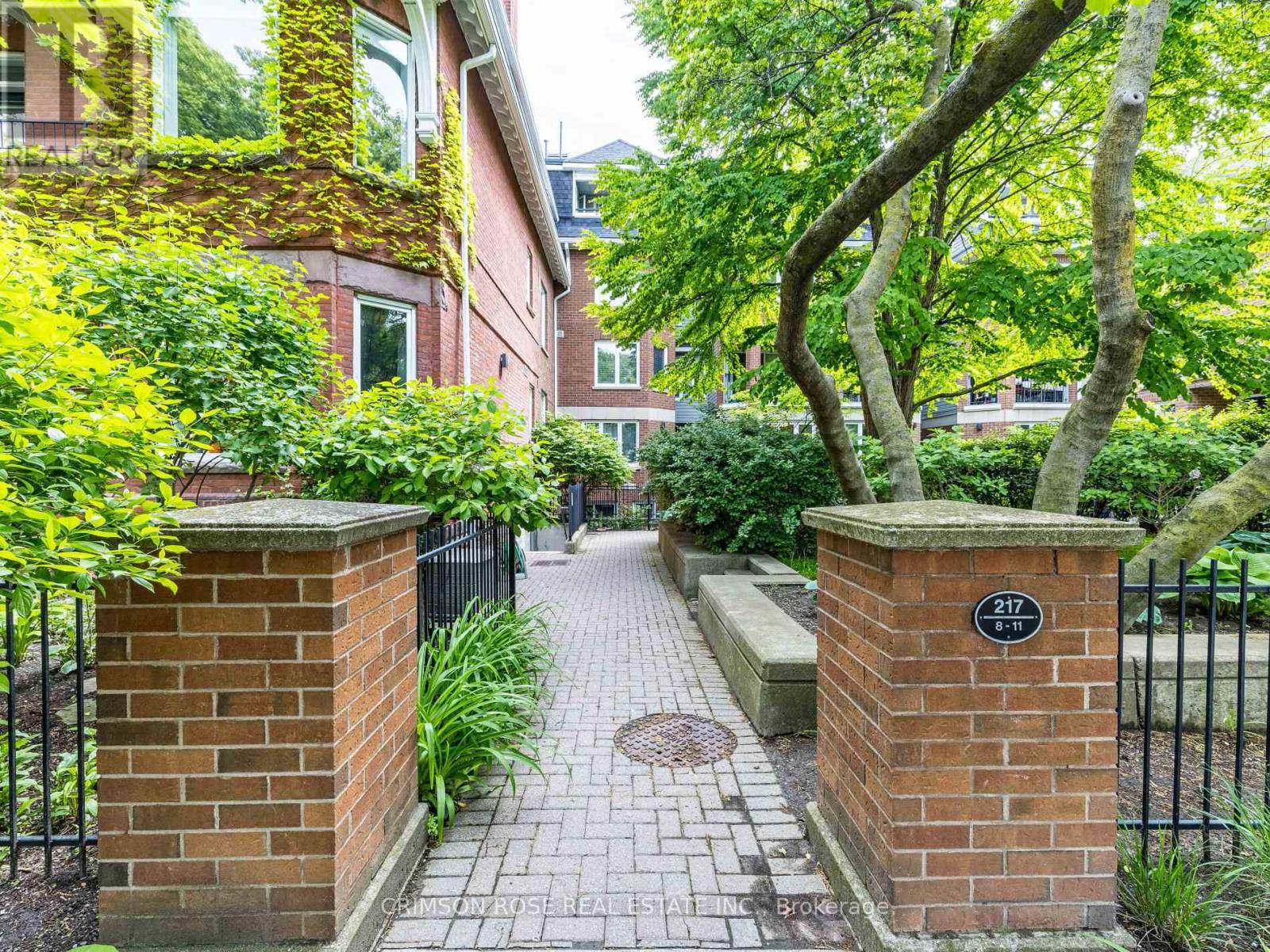 Toronto (annex), ON M5R3S7,217 St George ST #8