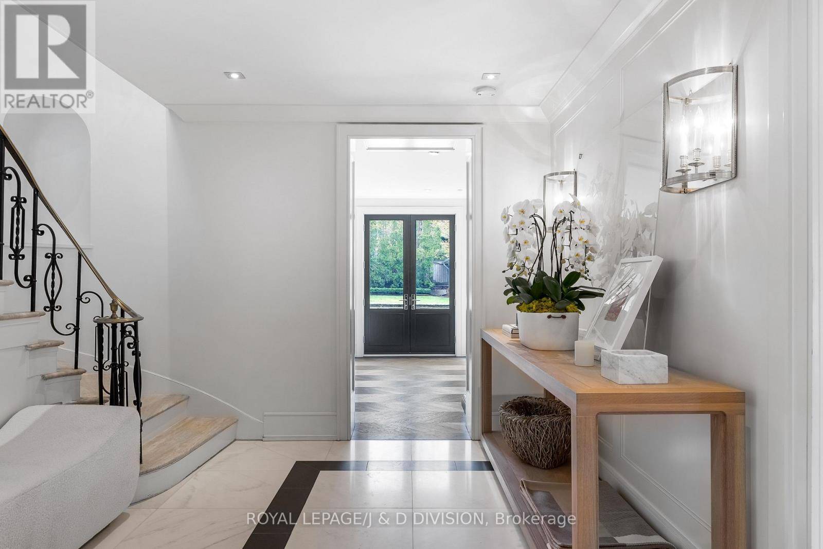 Toronto (forest Hill South), ON M5P2M9,148 FOREST HILL ROAD
