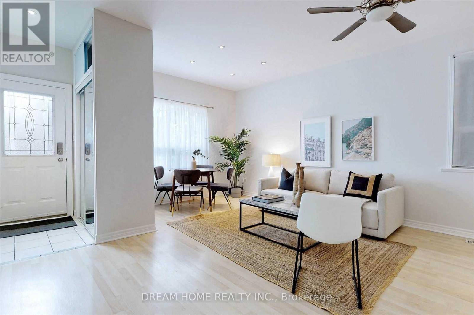 Toronto (oakwood Village), ON M6C2B5,53 Lanark AVE #Upper
