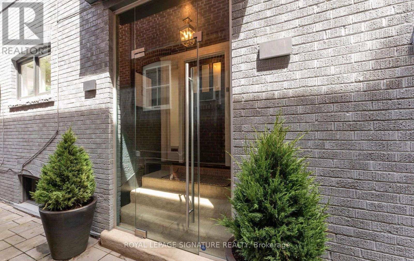 Toronto (yonge-eglinton), ON M4R1H5,318 ST CLEMENTS AVENUE