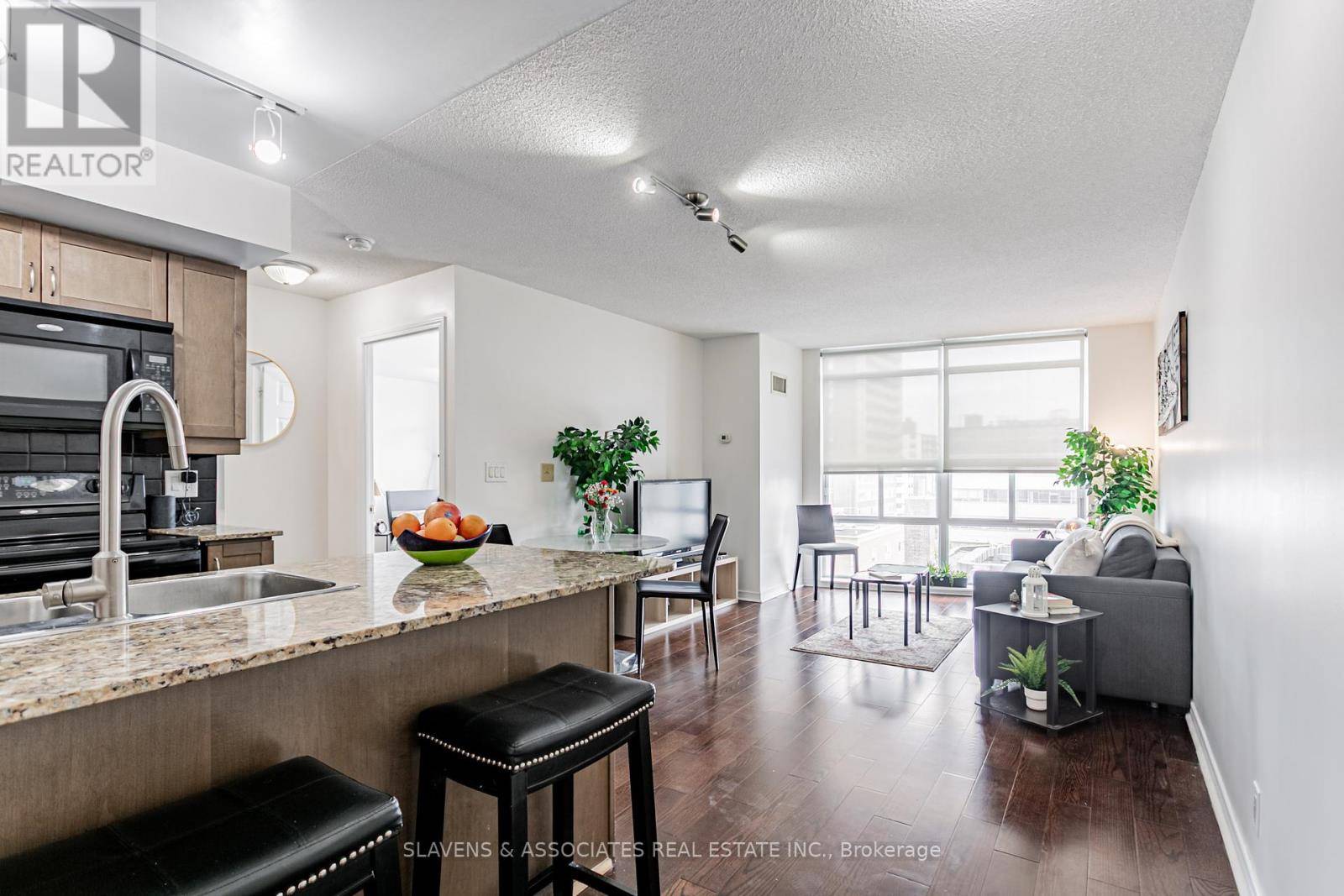 Toronto (university), ON M5S2J6,736 Spadina AVE #607