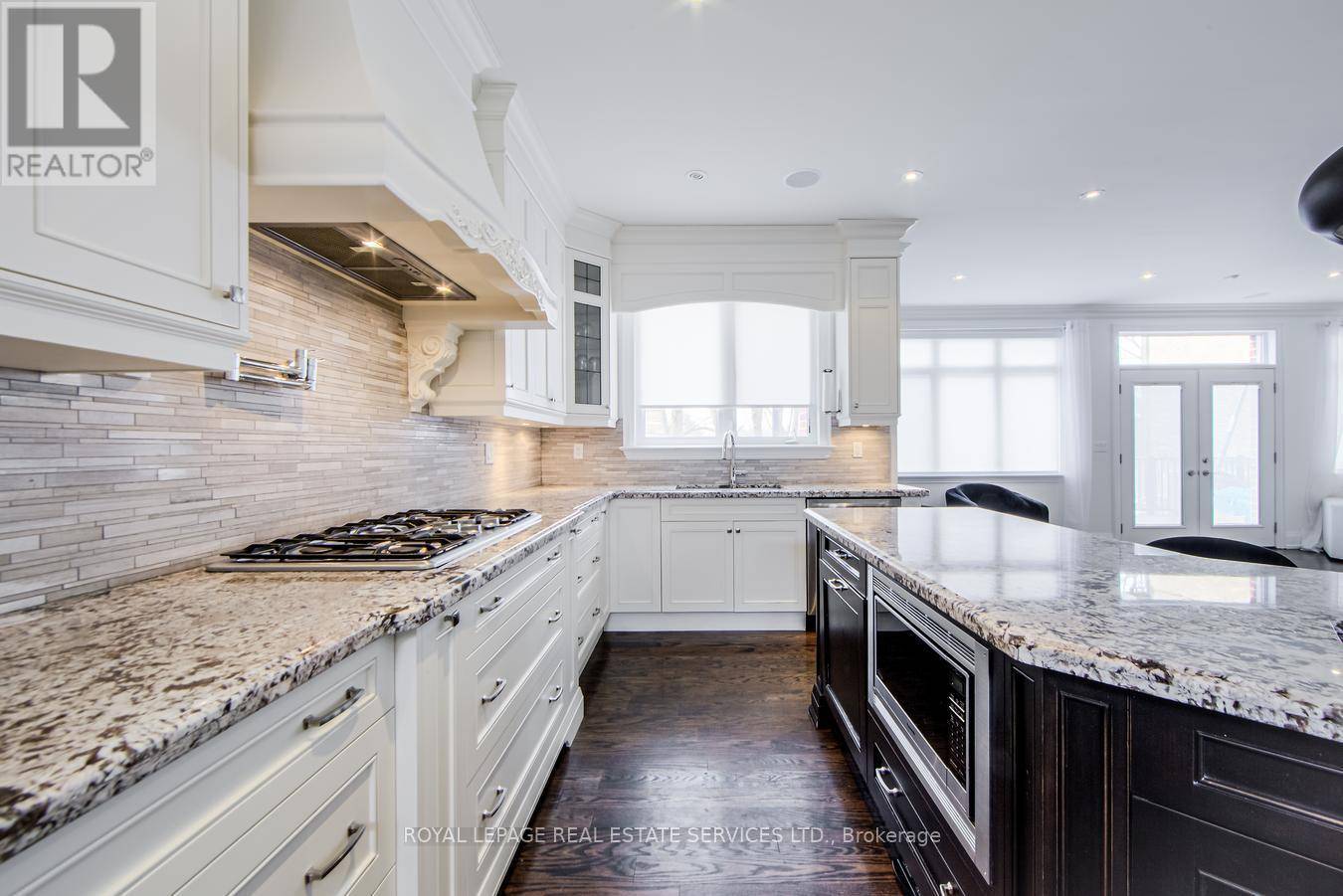 Toronto (lansing-westgate), ON M2N1R1,21A ROYCREST AVENUE