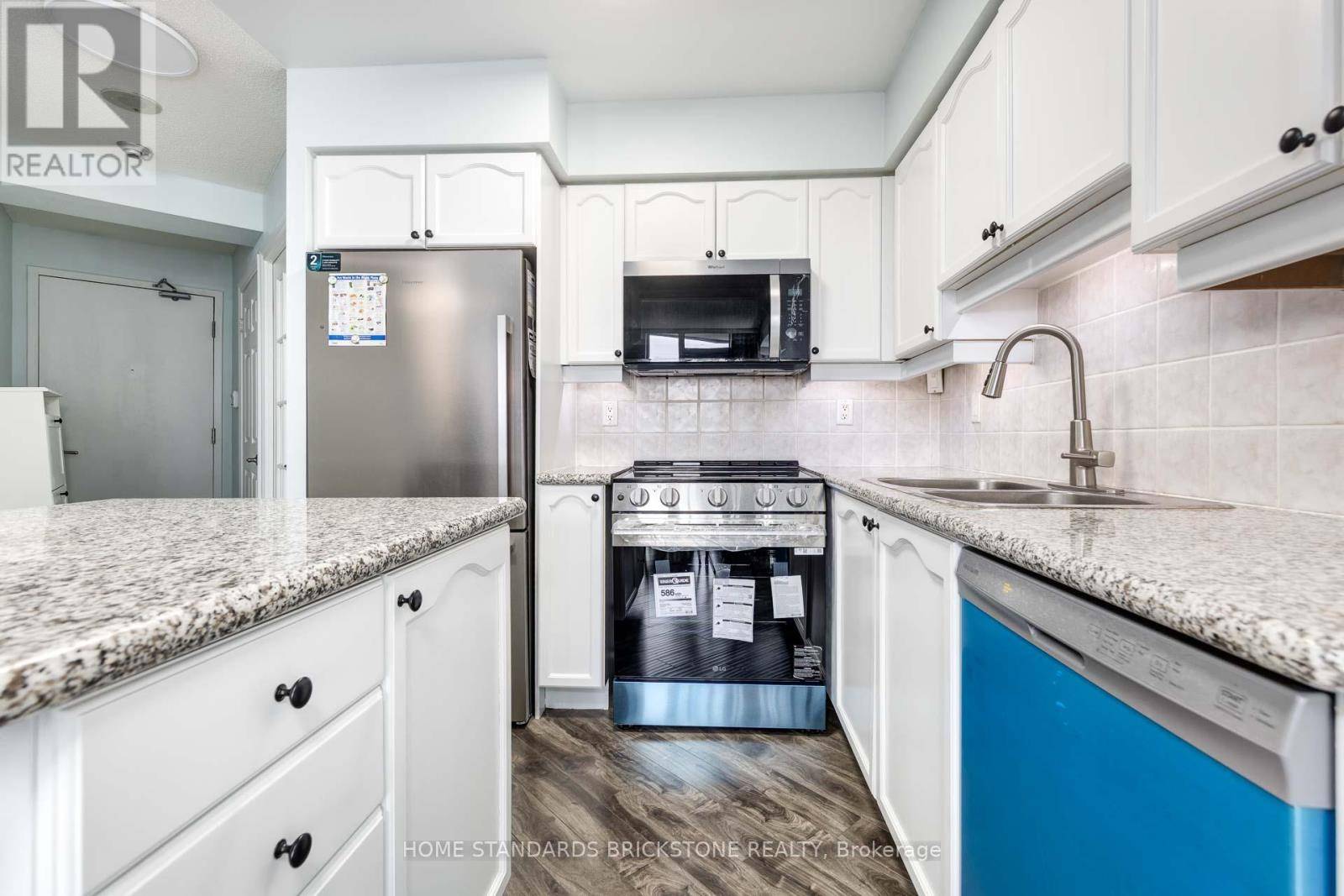 Toronto (willowdale East), ON M2N7E2,78 Harrison Garden BLVD #1701