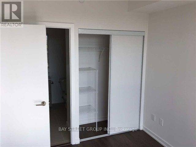 Toronto (henry Farm), ON M2J1M6,52 Forest Manor RD #520