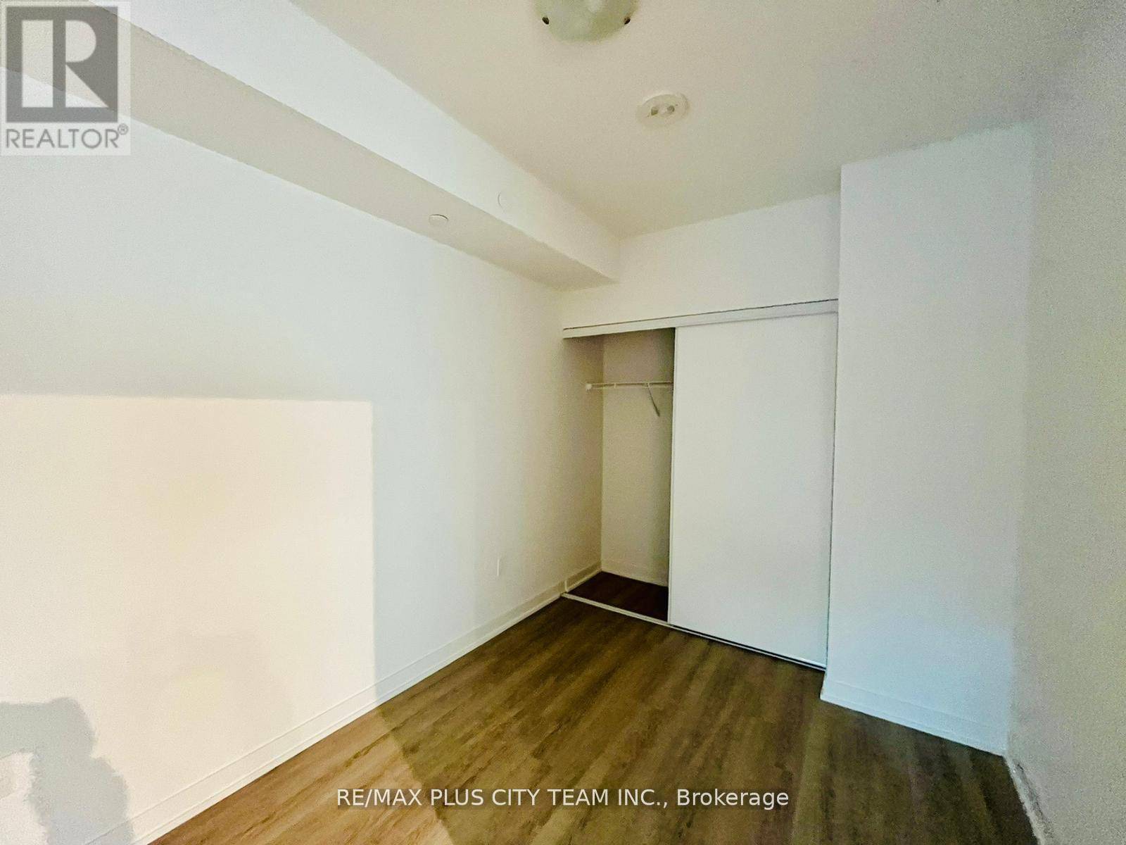 Toronto (lawrence Park North), ON M5M1B2,250 Lawrence AVE West #201
