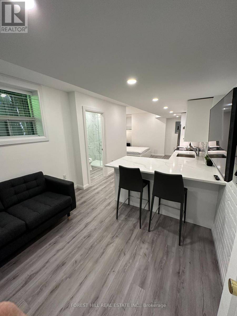 Toronto (palmerston-little Italy), ON M6G1H3,333 Harbord ST #103