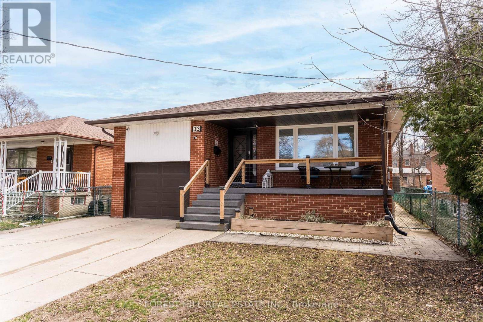 Toronto (newtonbrook East), ON M2M2R1,33 MADAWASKA AVENUE