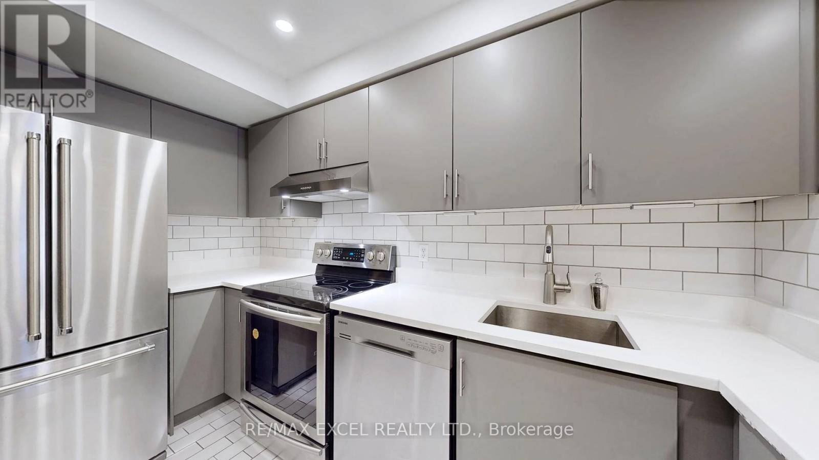 Toronto (banbury-don Mills), ON M3B3N9,1210 Don Mills RD #111