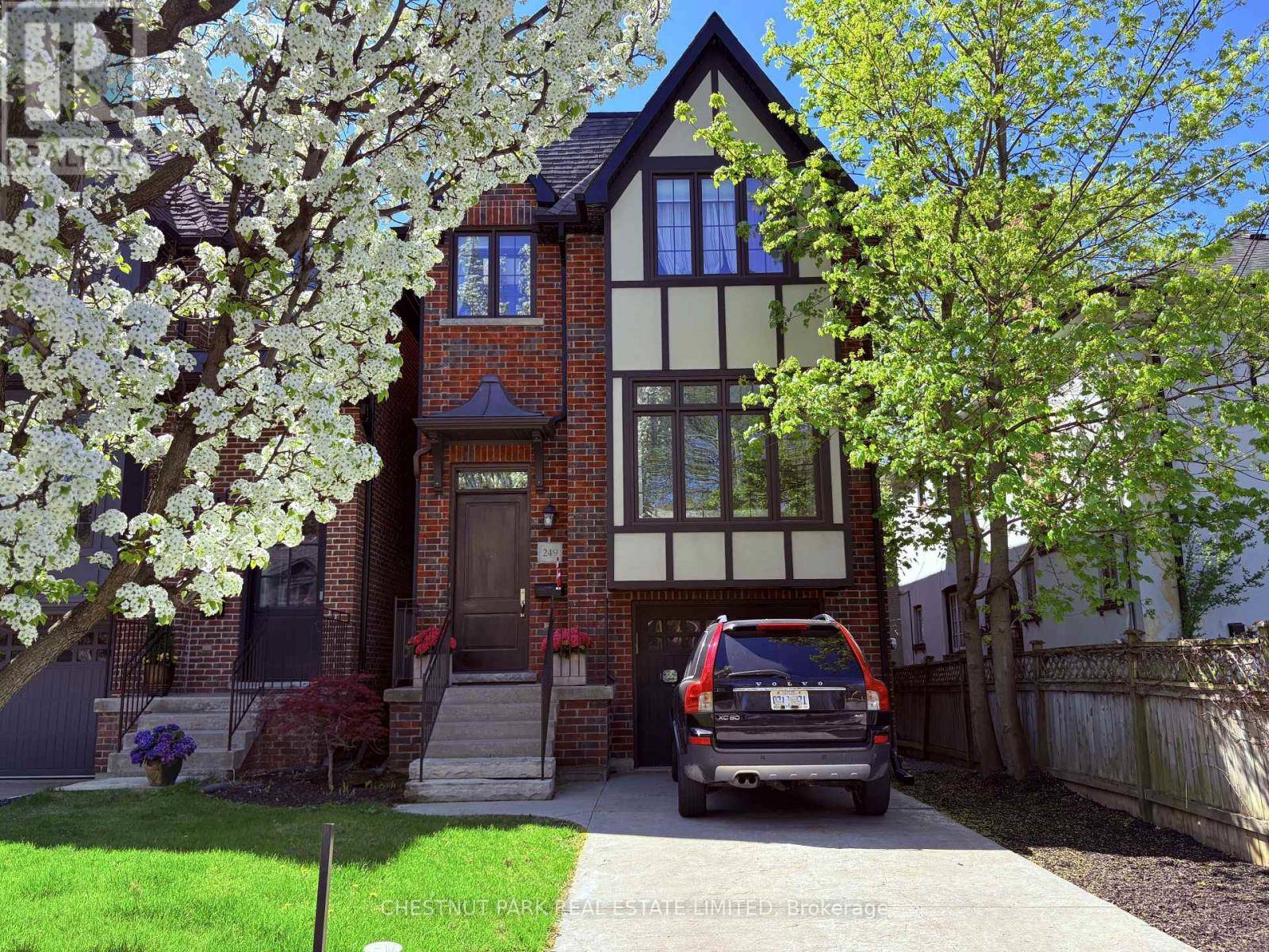 Toronto (lawrence Park South), ON M4P2B7,249 SHELDRAKE BOULEVARD
