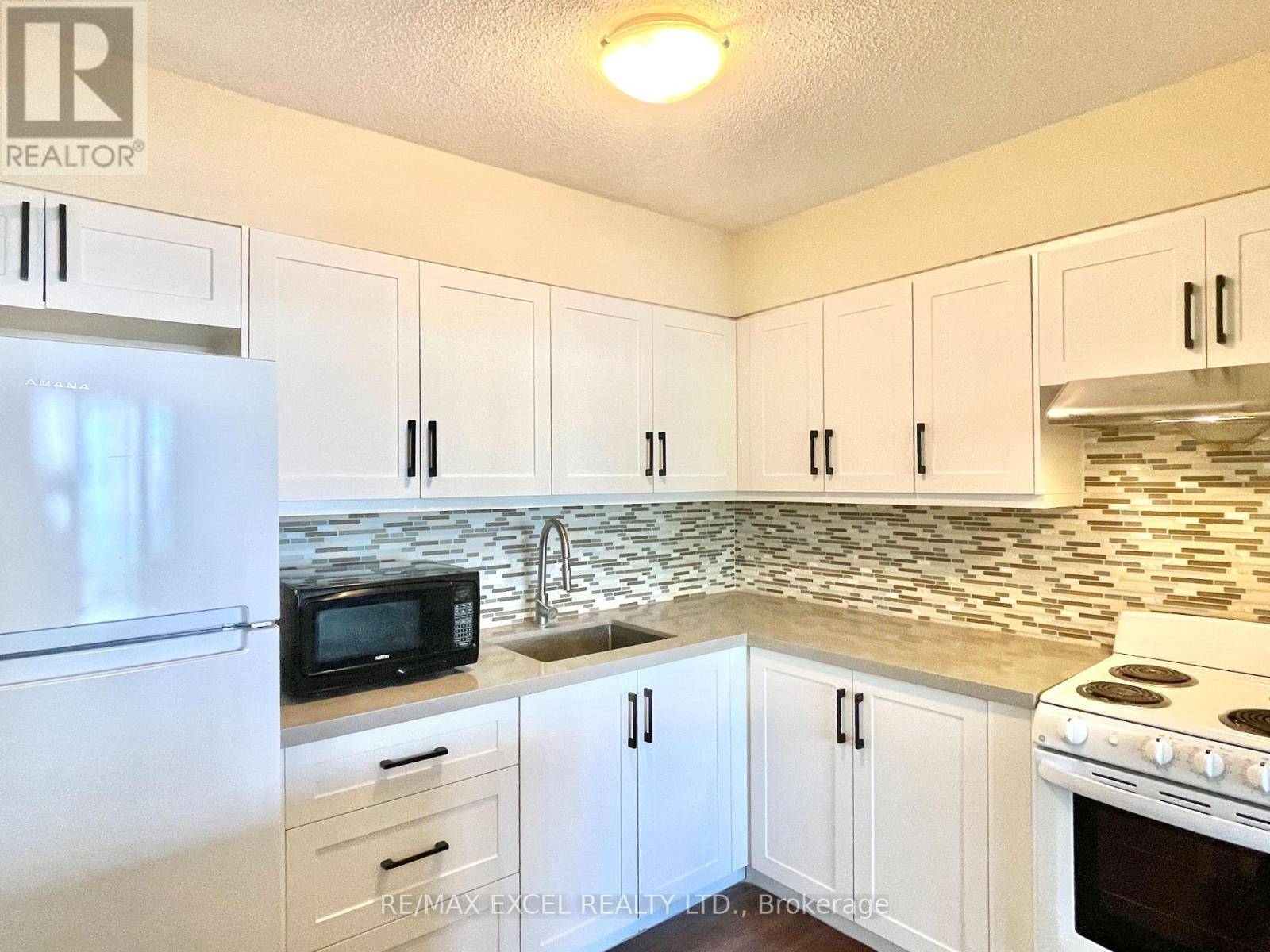 Toronto (newtonbrook East), ON M2M3V8,5949 Yonge ST #307