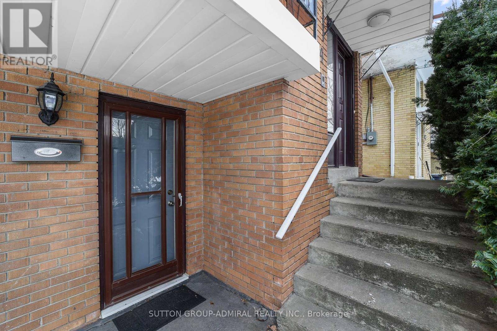 Toronto (westminster-branson), ON M2R2A7,4 CARSCADDEN DRIVE