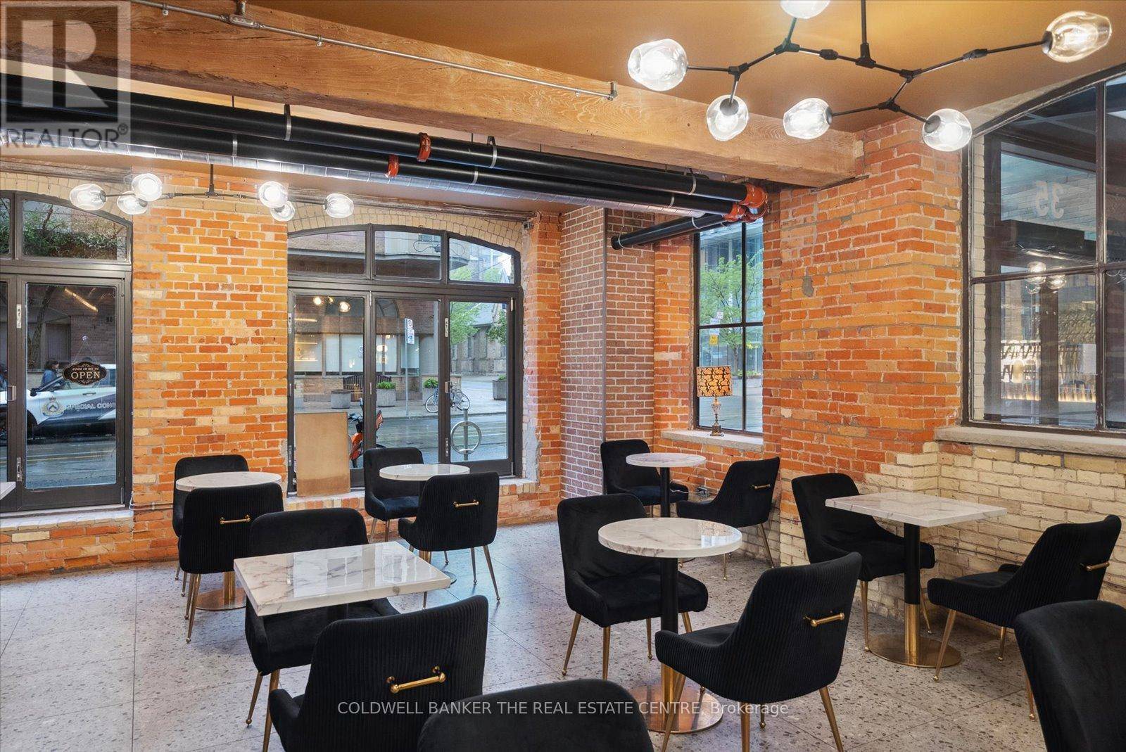 Toronto (kensington-chinatown), ON M5T1V7,35 MCCAUL STREET