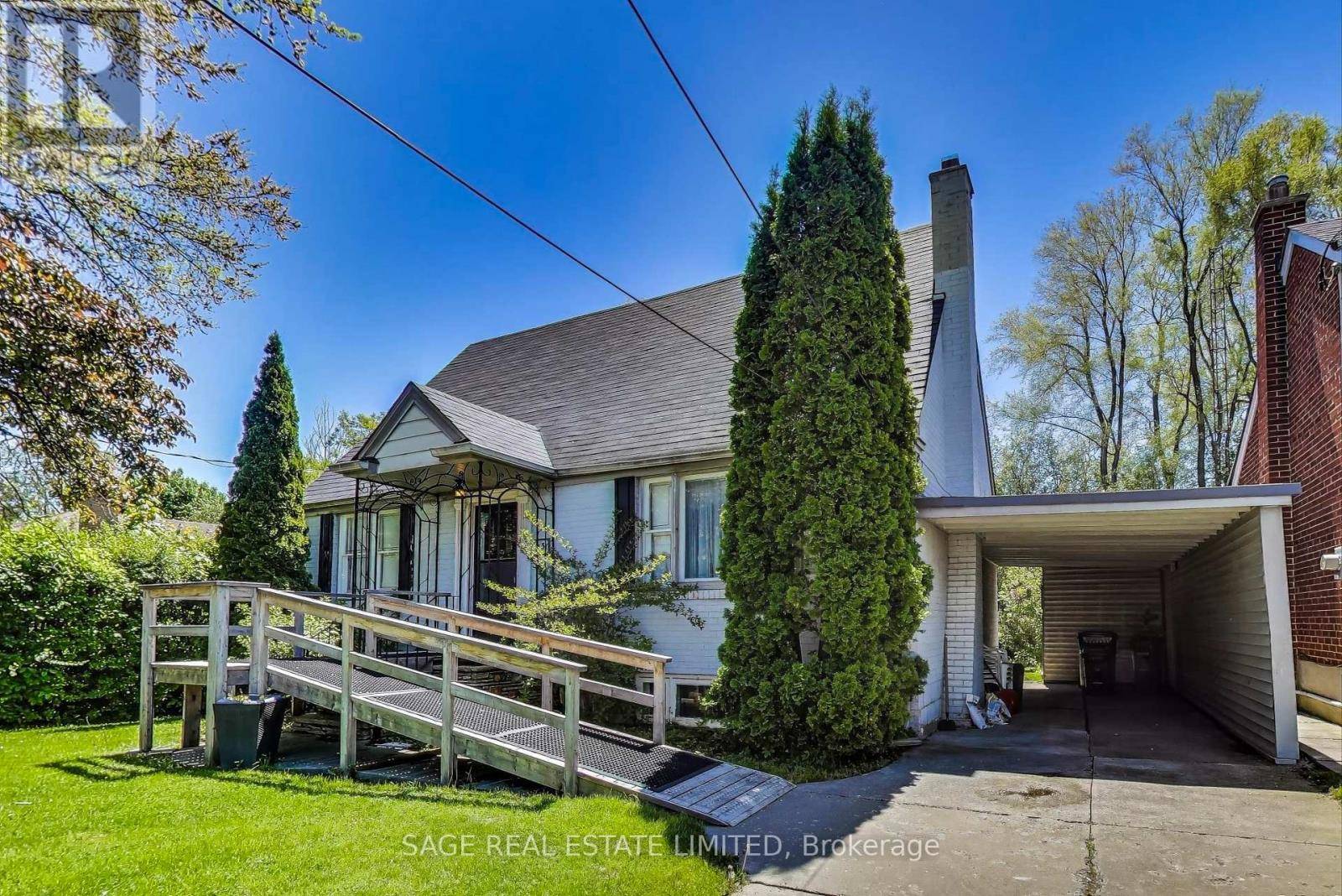 Toronto (englemount-lawrence), ON M6A1E7,33 KIRKLAND BOULEVARD