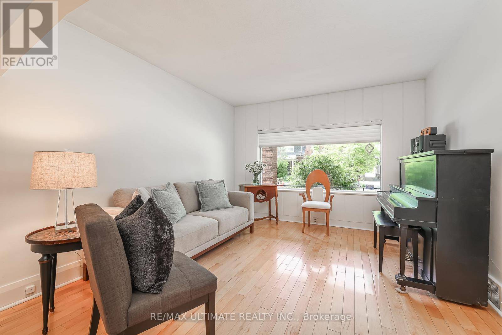 Toronto (mount Pleasant East), ON M4S1V1,467 HILLSDALE AVENUE E