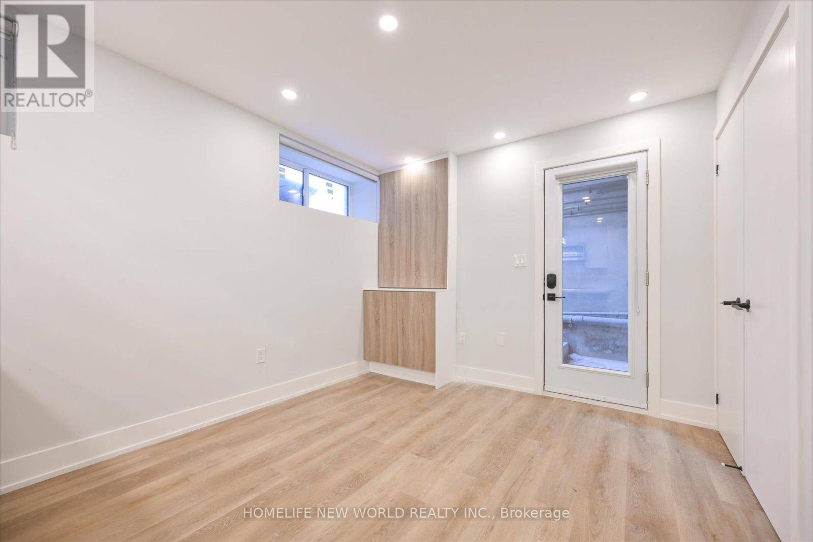 Toronto (dufferin Grove), ON M6H4B2,997 Dufferin ST #Lower