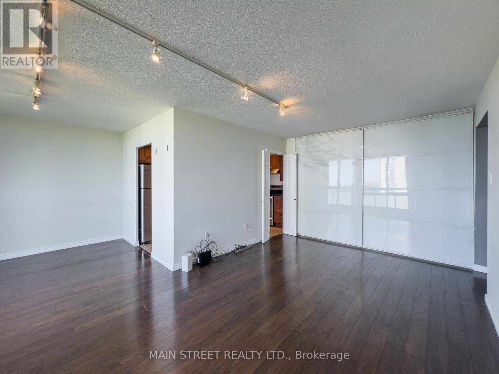 Toronto (don Valley Village), ON M2J4S5,177 Linus RD #PH15