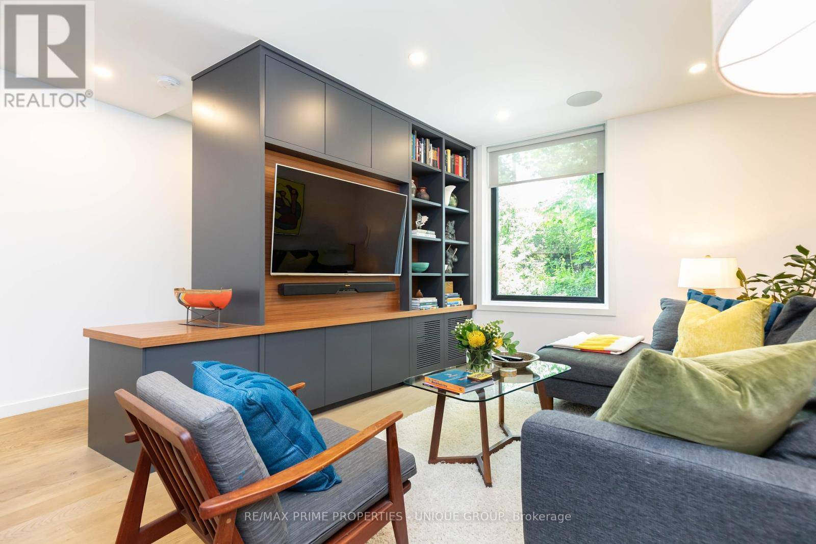Toronto (annex), ON M5R3J5,137 MARLBOROUGH PLACE