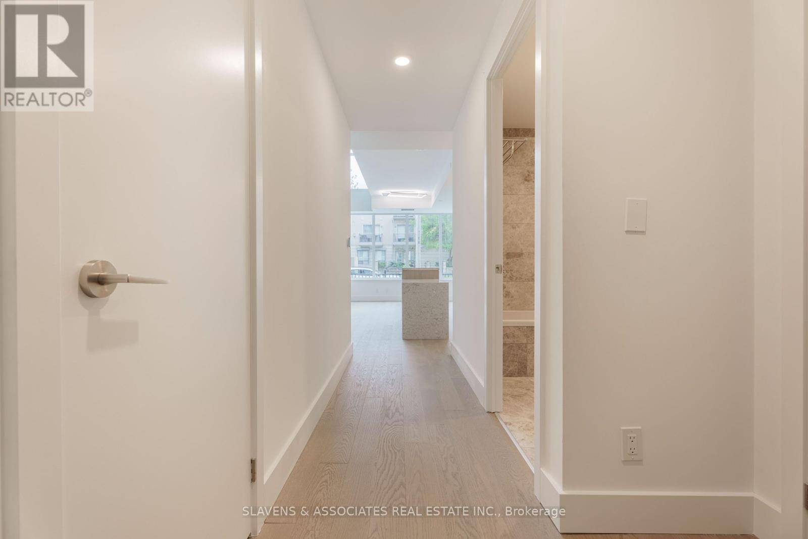 Toronto (bayview Village), ON M2K1H5,6 Greenbriar RD #105
