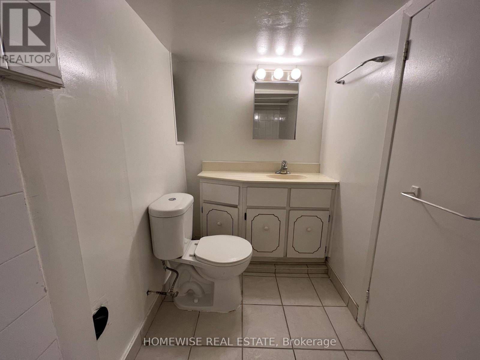 Toronto (palmerston-little Italy), ON M6H1A3,882 College ST #1