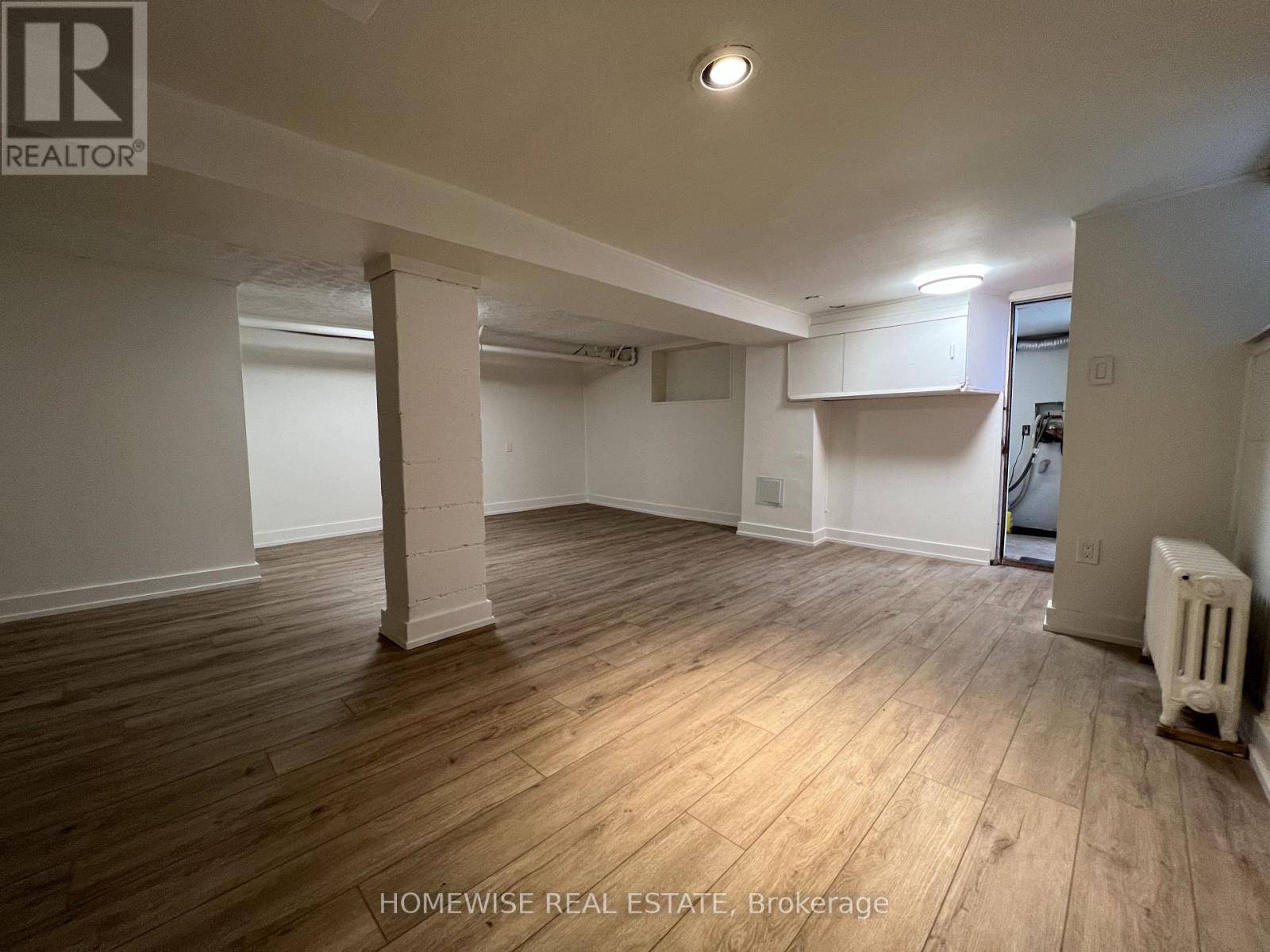Toronto (palmerston-little Italy), ON M6H1A3,882 College ST #1