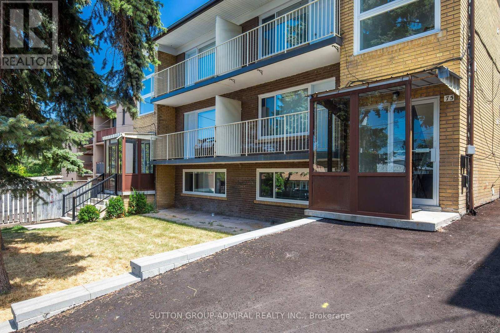 Toronto (bathurst Manor), ON M3H5P8,75 Garthdale CT #Unit 3