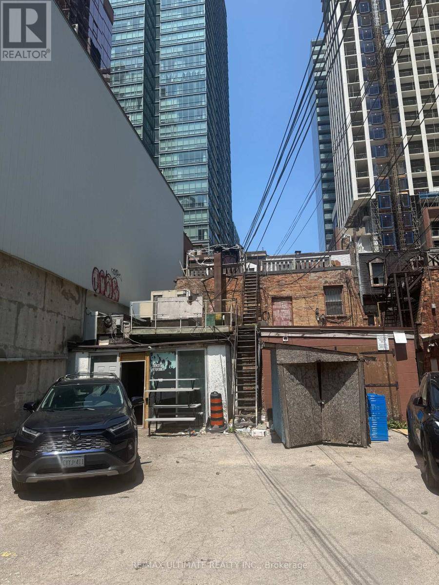 Toronto (waterfront Communities), ON M5V1K1,391 KING STREET W