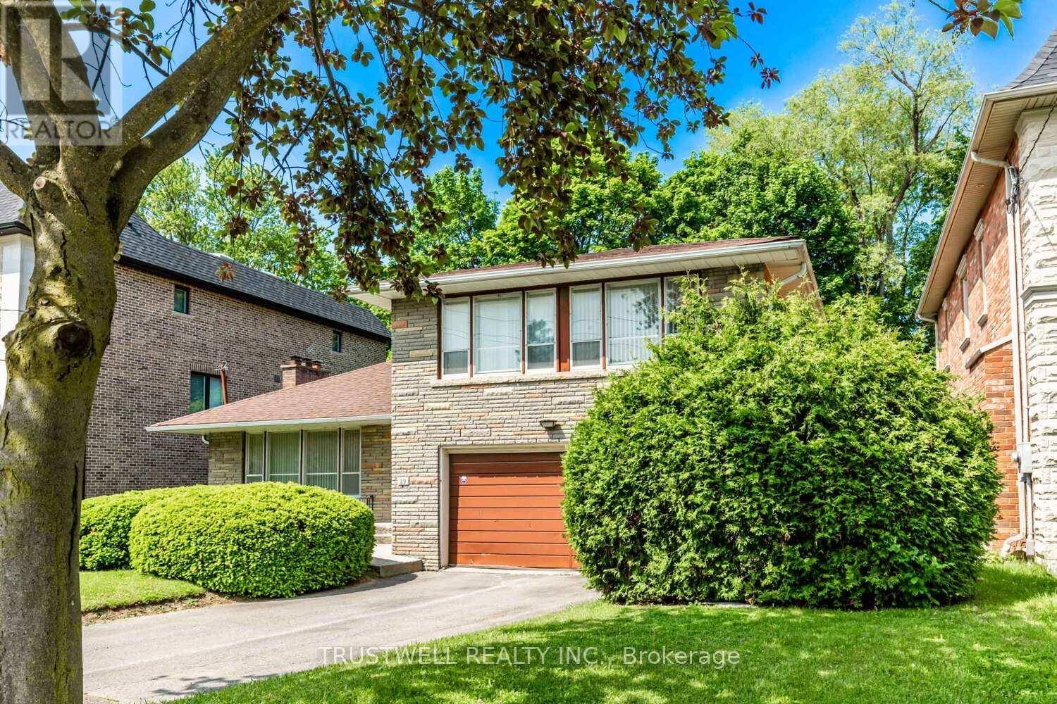 Toronto (bayview Village), ON M2K1K7,29 WHITTAKER CRESCENT