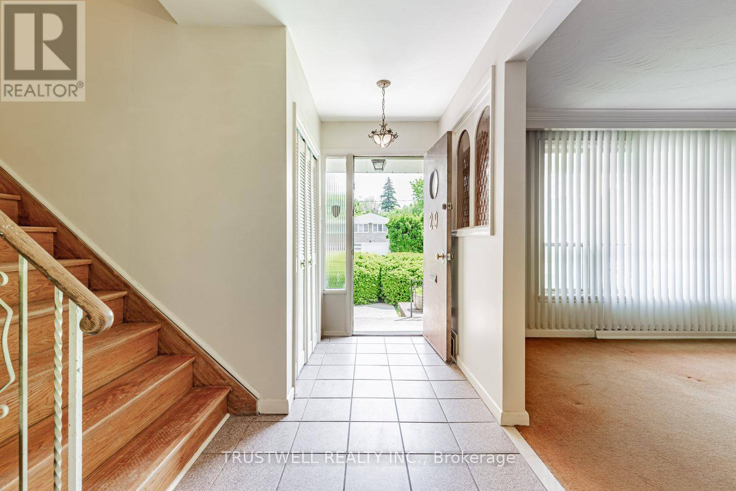 Toronto (bayview Village), ON M2K1K7,29 WHITTAKER CRESCENT