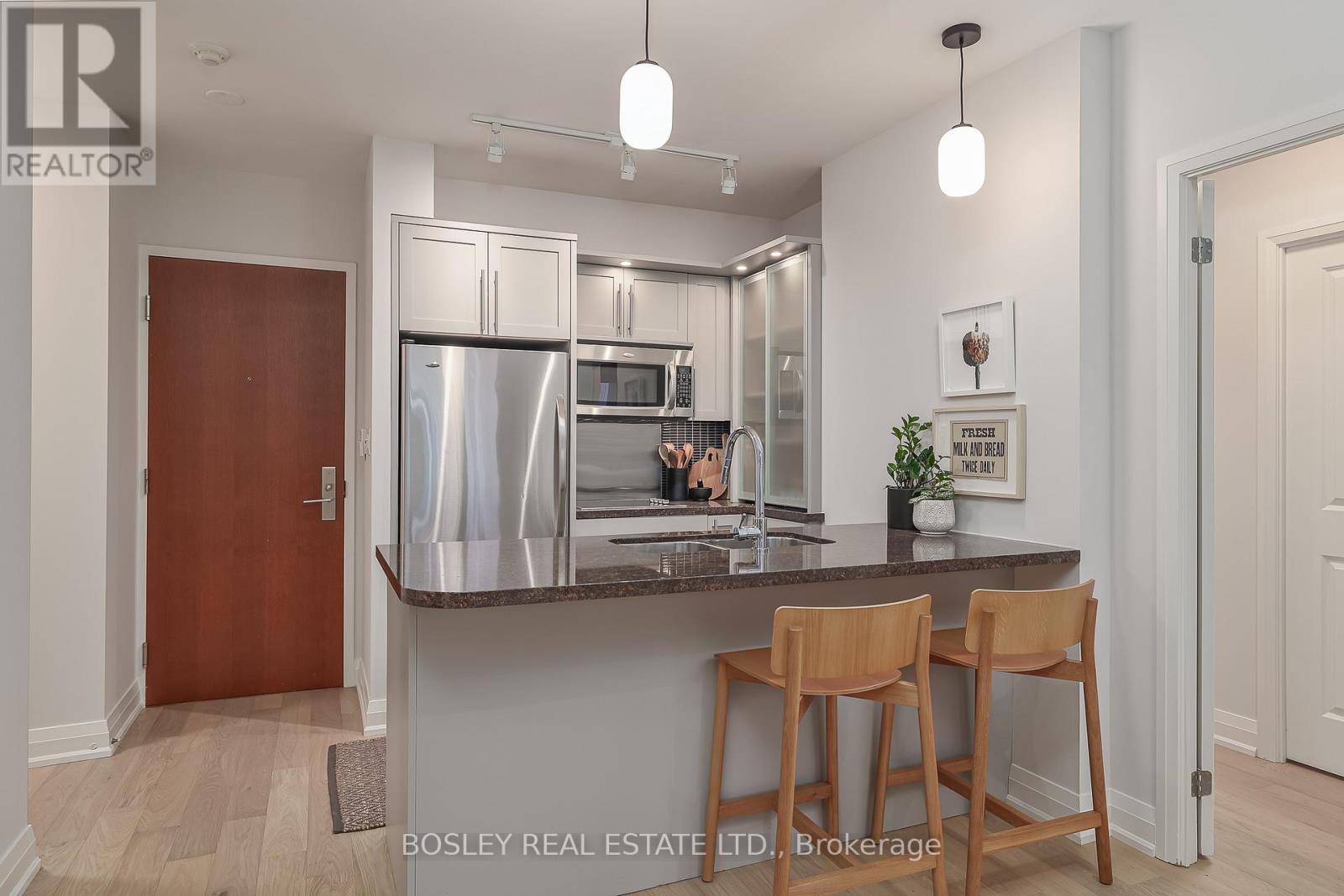 Toronto (yonge-st. Clair), ON M5B2M6,1430 Yonge ST #201