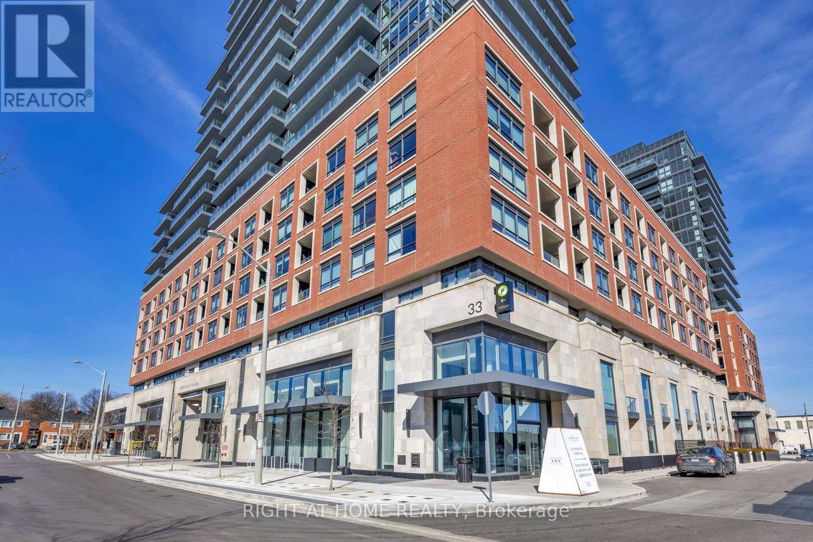 Toronto (thorncliffe Park), ON M4G0C9,33 Frederick Todd WAY #426