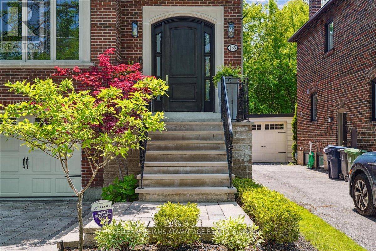 Toronto (leaside), ON M4G2W1,135 GLENVALE BOULEVARD