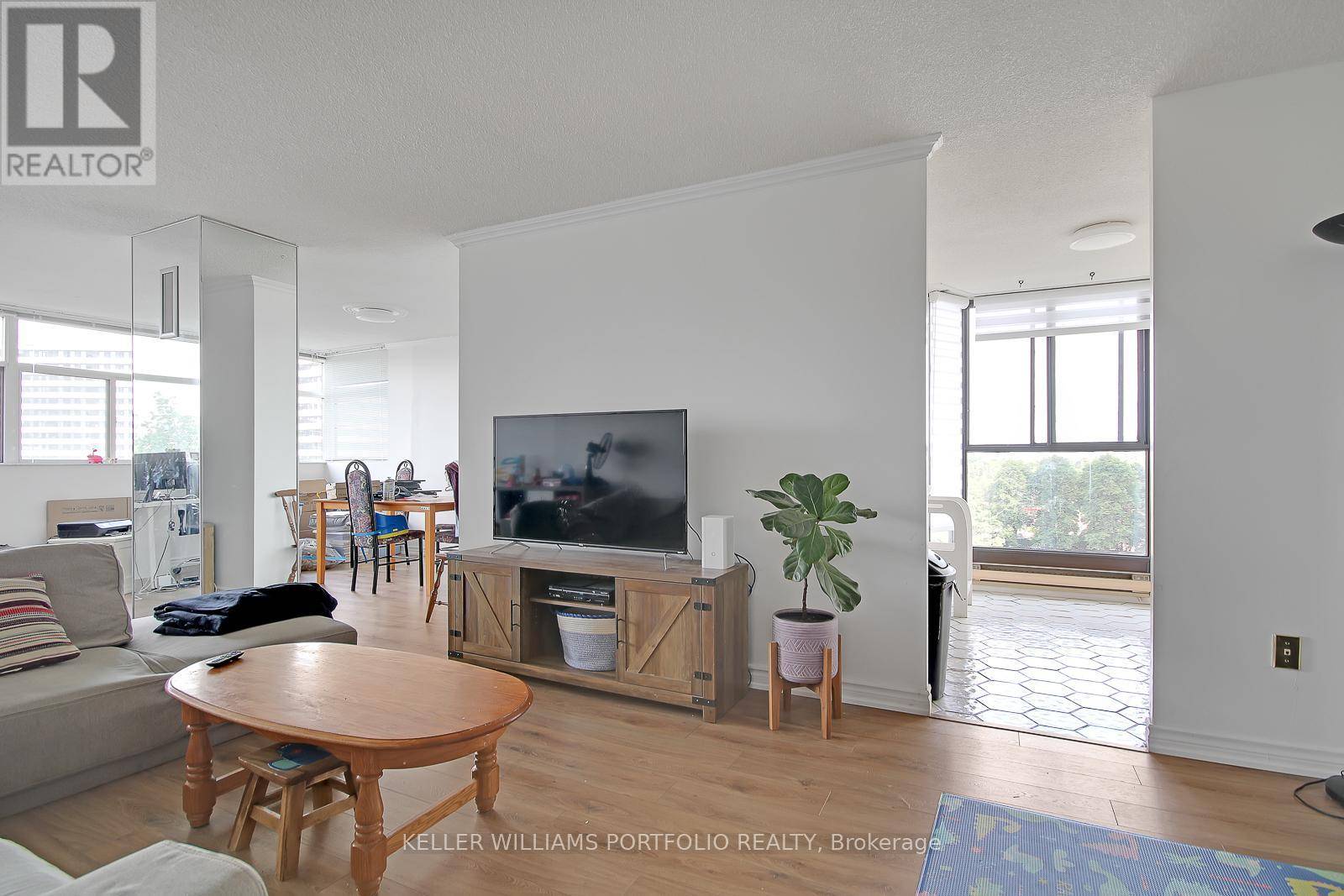 Toronto (westminster-branson), ON M2R3N1,100 Antibes DR #702