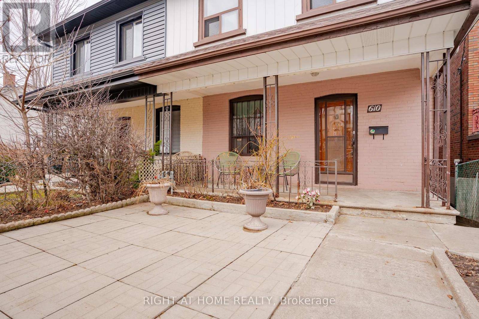Toronto (oakwood Village), ON M6E3J7,610 LAUDER AVENUE