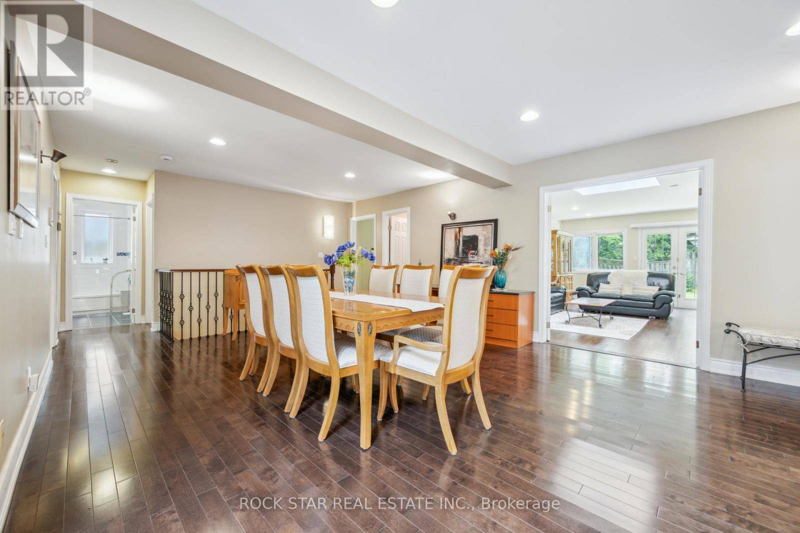 Toronto (st. Andrew-windfields), ON M2P1W5,22 FAIRMEADOW AVENUE
