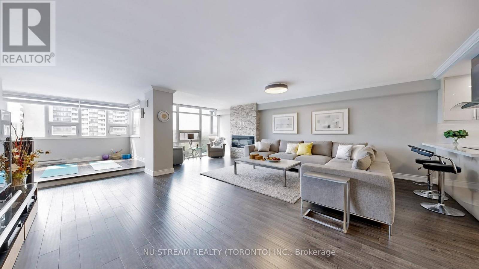 Toronto (don Valley Village), ON M2J4T6,3303 Don Mills Rd #901