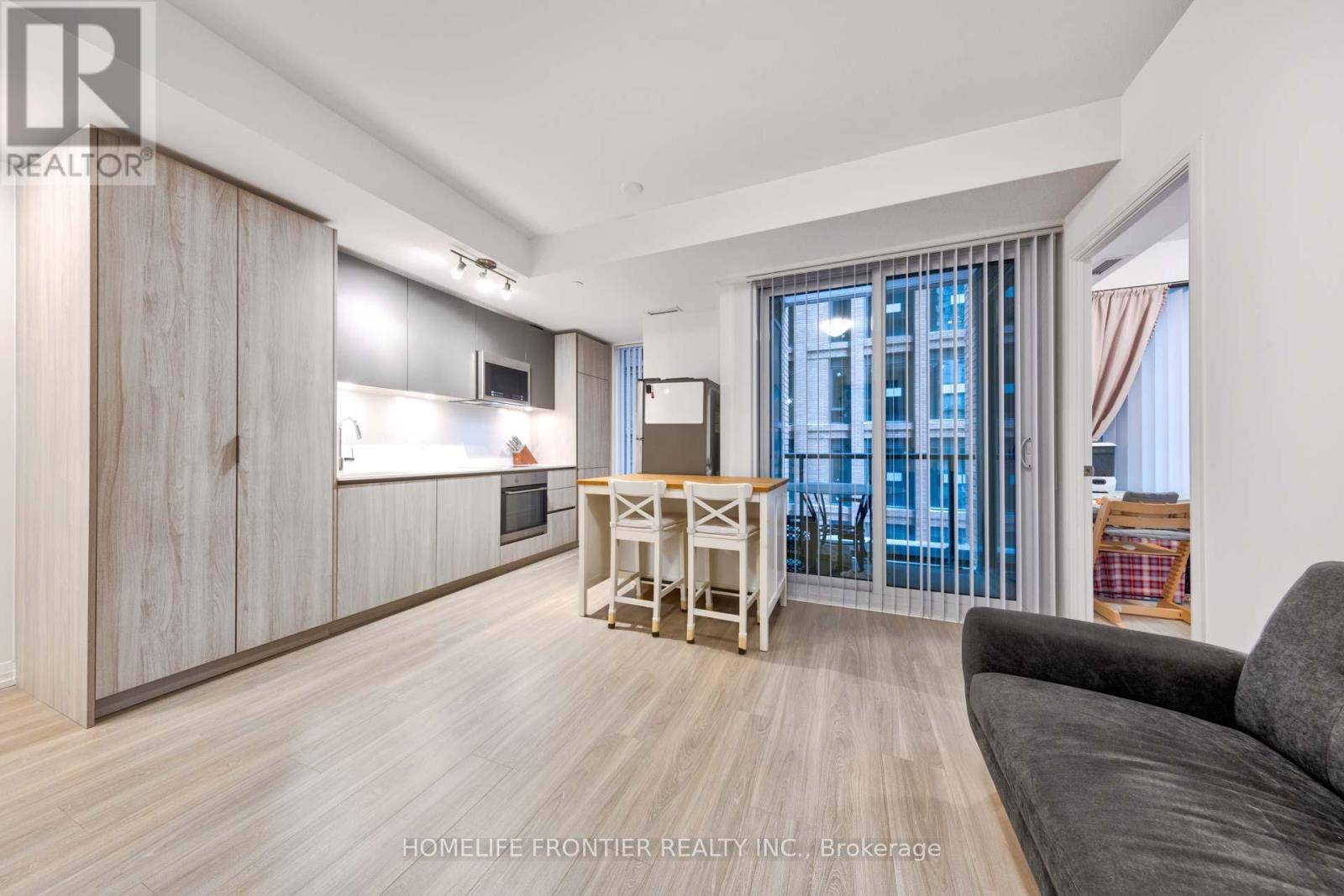 Toronto (waterfront Communities), ON M5V0W6,8 Widmer ST #805