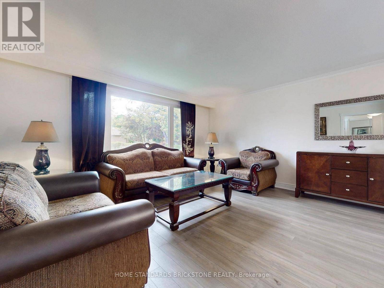 Toronto (bayview Woods-steeles), ON M2M2Y9,4 ROCKLAND DRIVE