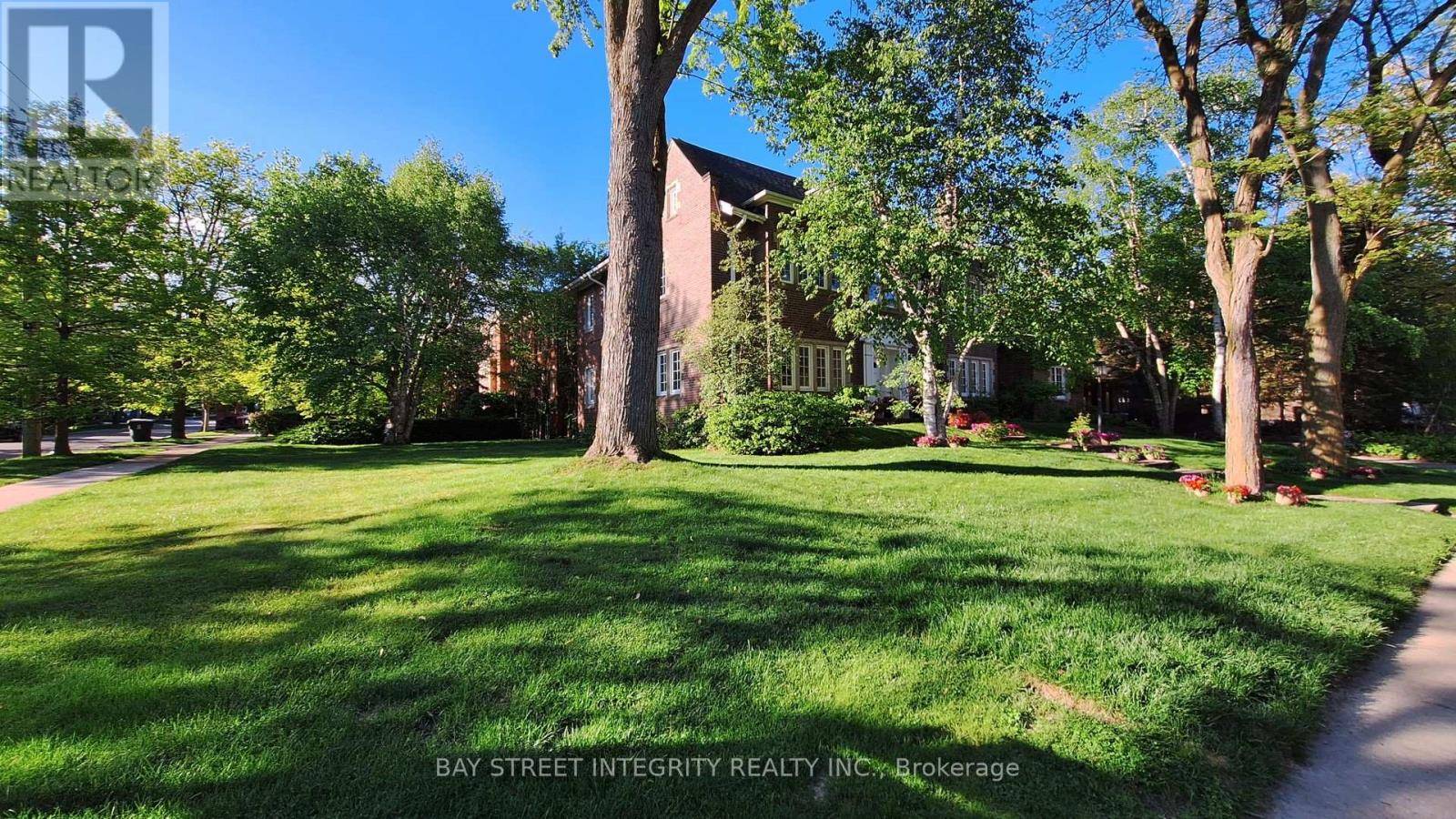 Toronto (forest Hill South), ON M4V1V2,184 HEATH STREET W