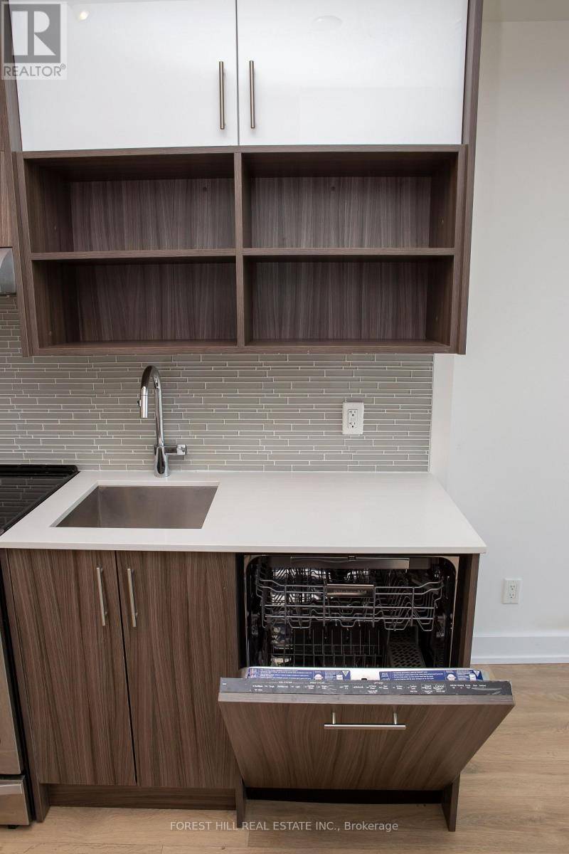 Toronto (don Valley Village), ON M2J0E8,128 Fairview Mall DR #1407