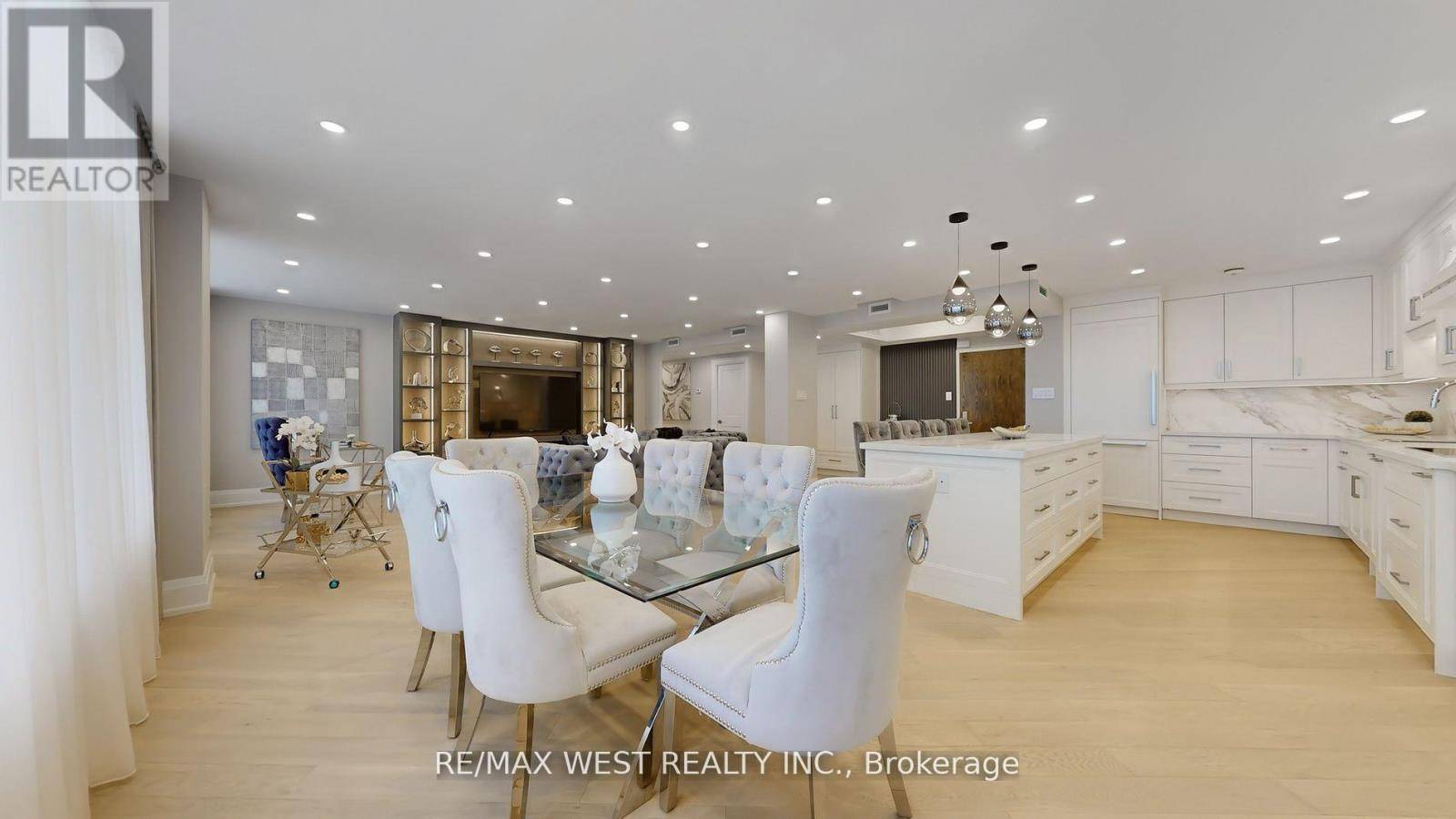 Toronto (annex), ON M4W3P5,900 Yonge ST #1403