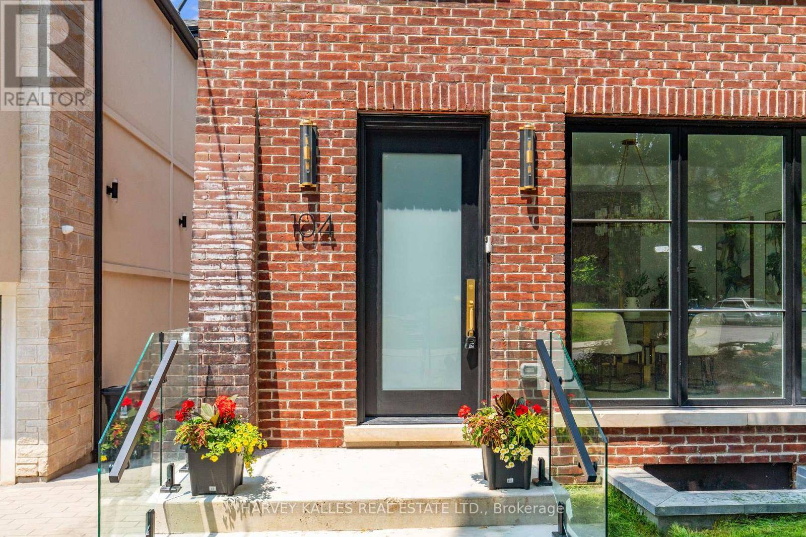 Toronto (mount Pleasant West), ON M4S1P8,104 MANOR ROAD E
