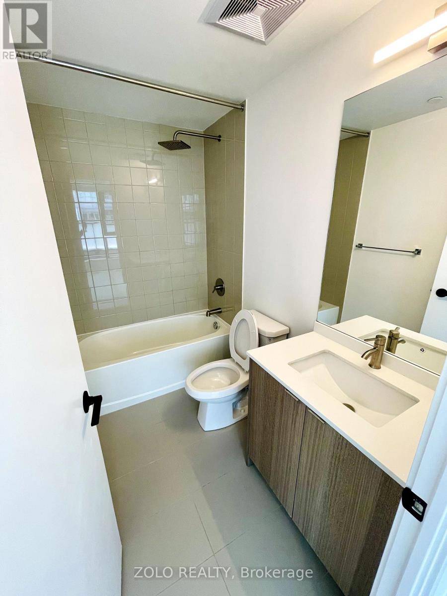 Toronto (oakwood Village), ON M6C0A4,840 St Clair AVE West #316