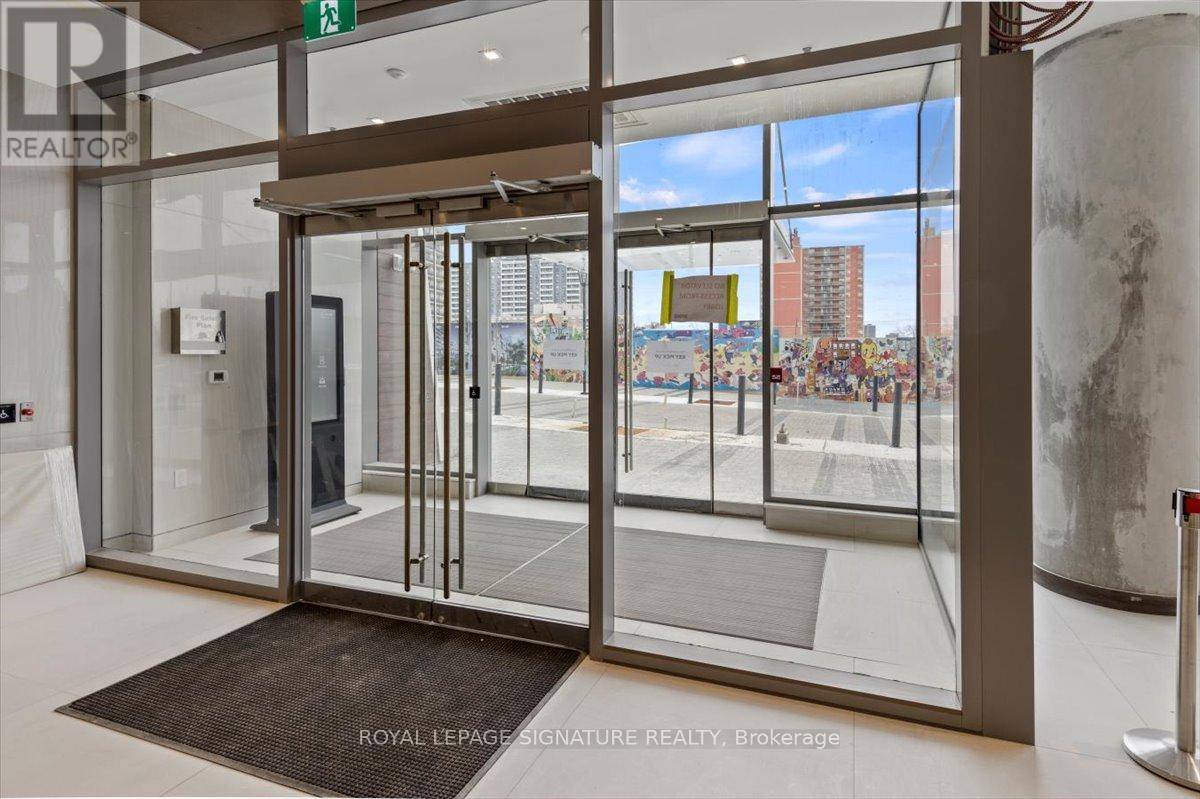 Toronto (newtonbrook East), ON M2M0C1,7 Golden Lion HTS #N435