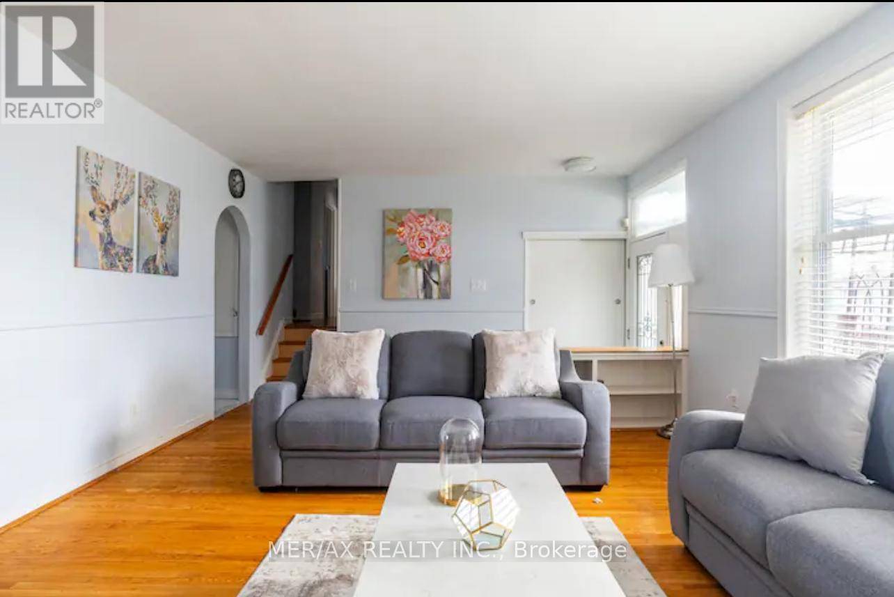 Toronto (newtonbrook East), ON M2M2N3,146 Newton DR #Upper